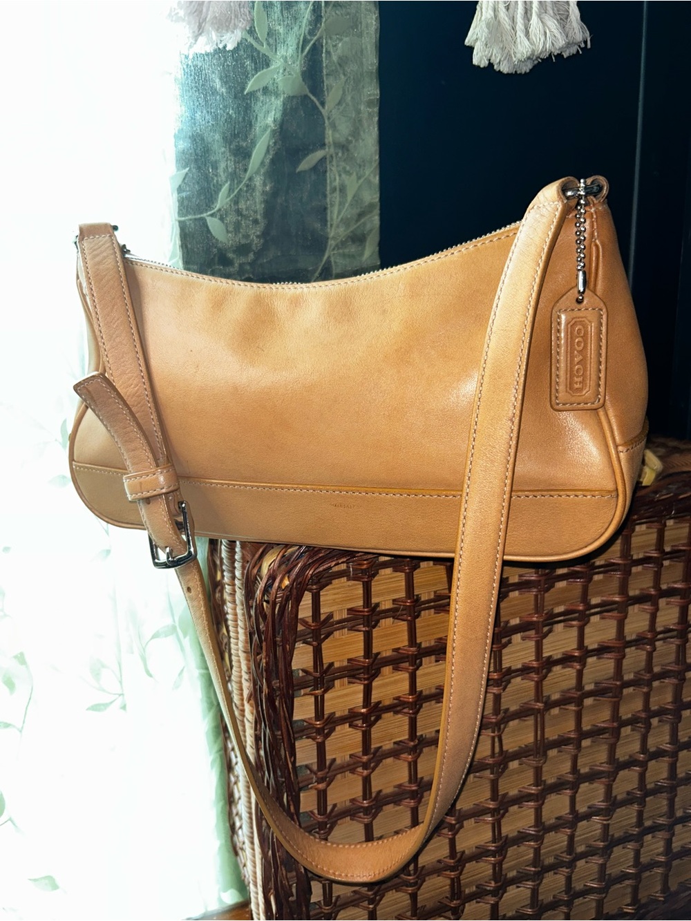 Coach 2003 Hampton Demi Baguette Bag in Camel leather with COA